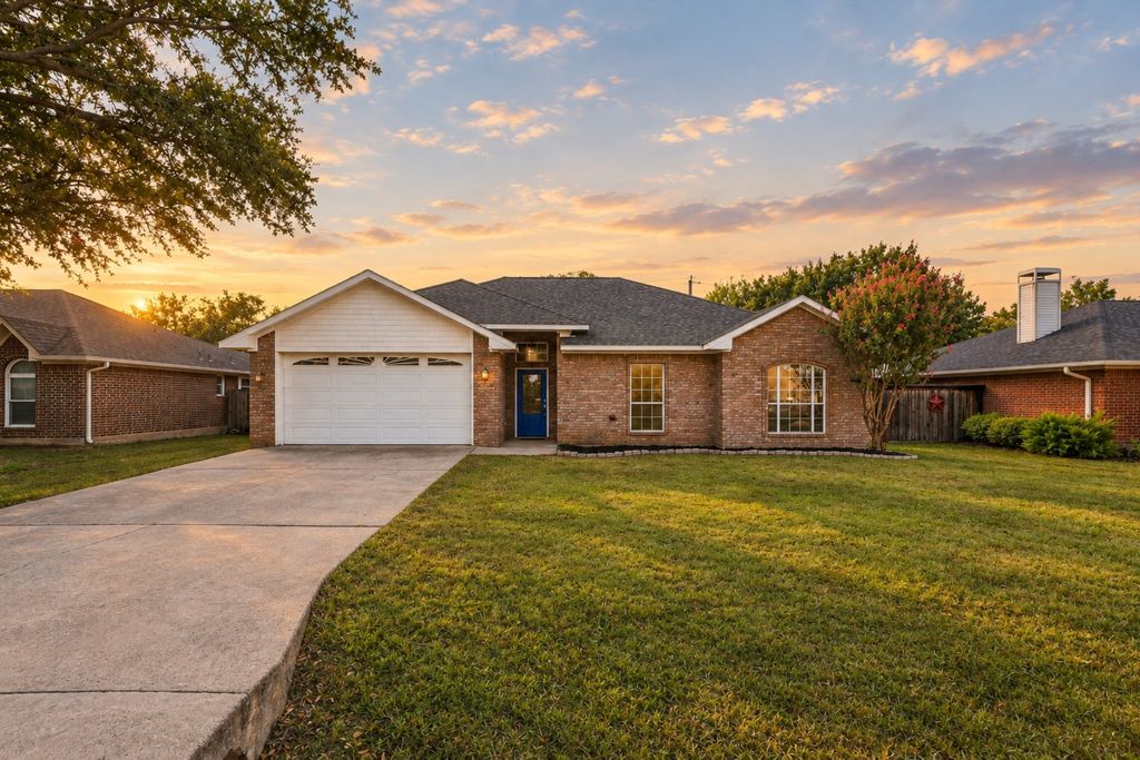 1810 Sharon Drive, Corinth, TX 76210 — exterior