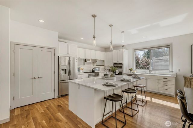 10719 Densmore Avenue N, Seattle, WA 98133