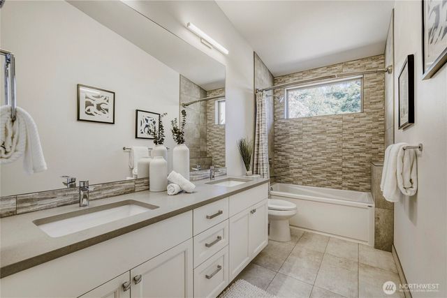 10719 Densmore Avenue N, Seattle, WA 98133