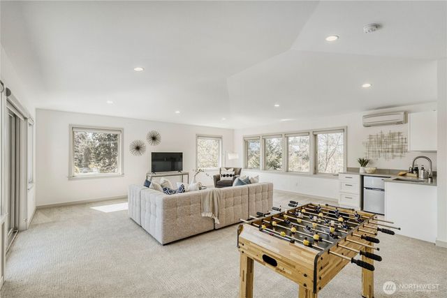 10719 Densmore Avenue N, Seattle, WA 98133