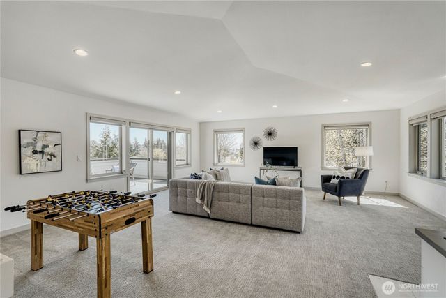 10719 Densmore Avenue N, Seattle, WA 98133