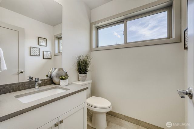 10719 Densmore Avenue N, Seattle, WA 98133