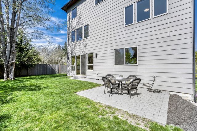 10719 Densmore Avenue N, Seattle, WA 98133