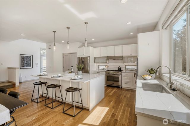 10719 Densmore Avenue N, Seattle, WA 98133