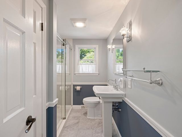 7 Fabens St, Saugus, MA 01906