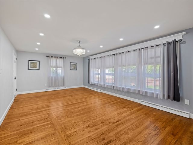 7 Fabens St, Saugus, MA 01906
