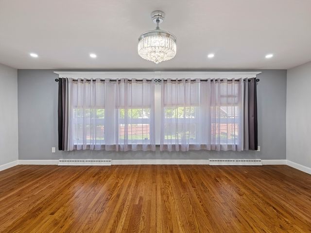 7 Fabens St, Saugus, MA 01906
