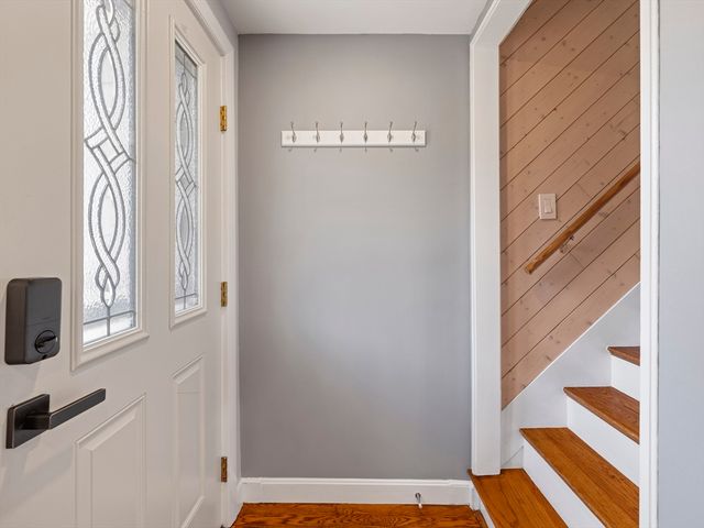 7 Fabens St, Saugus, MA 01906