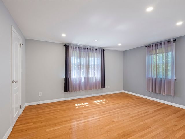 7 Fabens St, Saugus, MA 01906