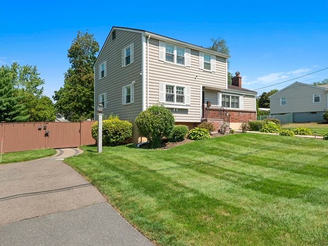 7 Fabens St, Saugus, MA 01906