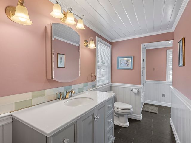 7 Fabens St, Saugus, MA 01906