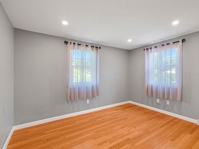 7 Fabens St, Saugus, MA 01906