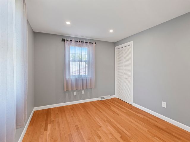 7 Fabens St, Saugus, MA 01906