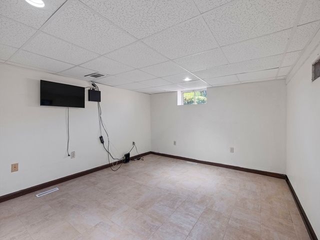 7 Fabens St, Saugus, MA 01906