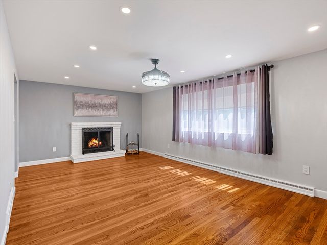 7 Fabens St, Saugus, MA 01906