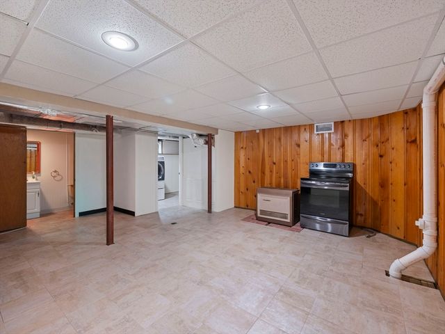 7 Fabens St, Saugus, MA 01906