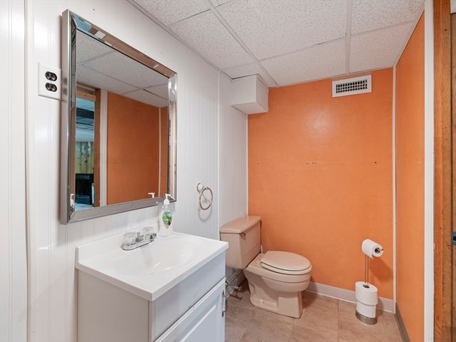 7 Fabens St, Saugus, MA 01906