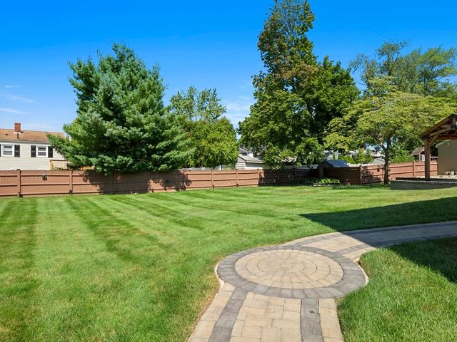 7 Fabens St, Saugus, MA 01906