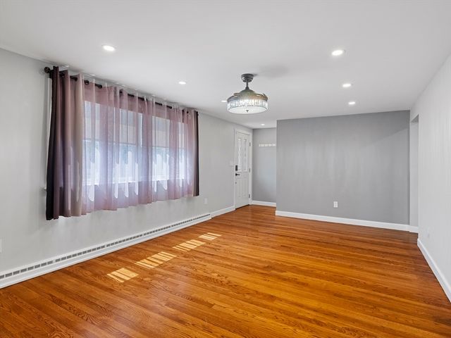 7 Fabens St, Saugus, MA 01906