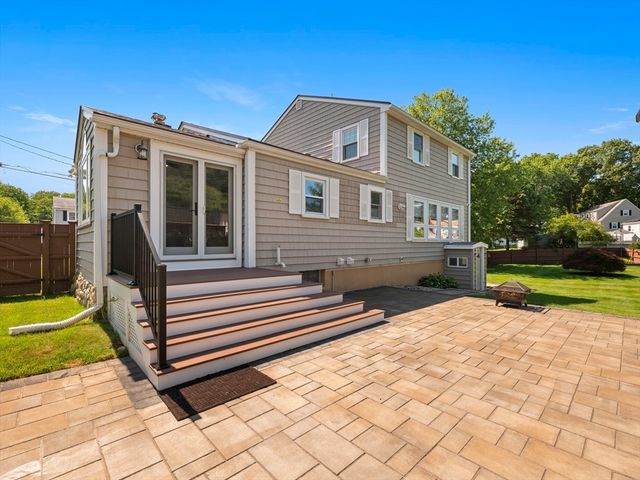 7 Fabens St, Saugus, MA 01906