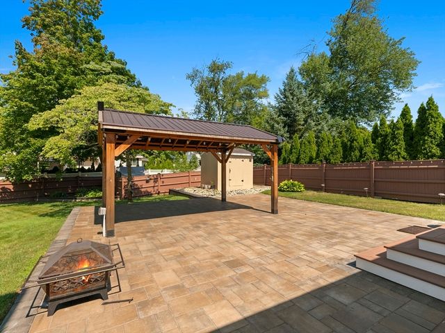 7 Fabens St, Saugus, MA 01906