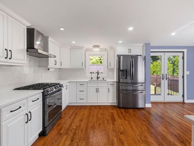 7 Fabens St, Saugus, MA 01906