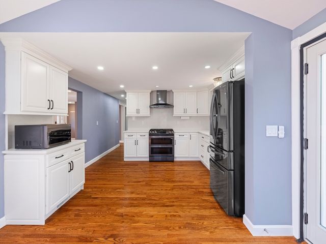 7 Fabens St, Saugus, MA 01906