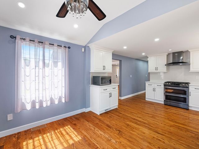 7 Fabens St, Saugus, MA 01906