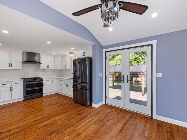 7 Fabens St, Saugus, MA 01906