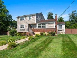 7 Fabens St, Saugus, MA 01906