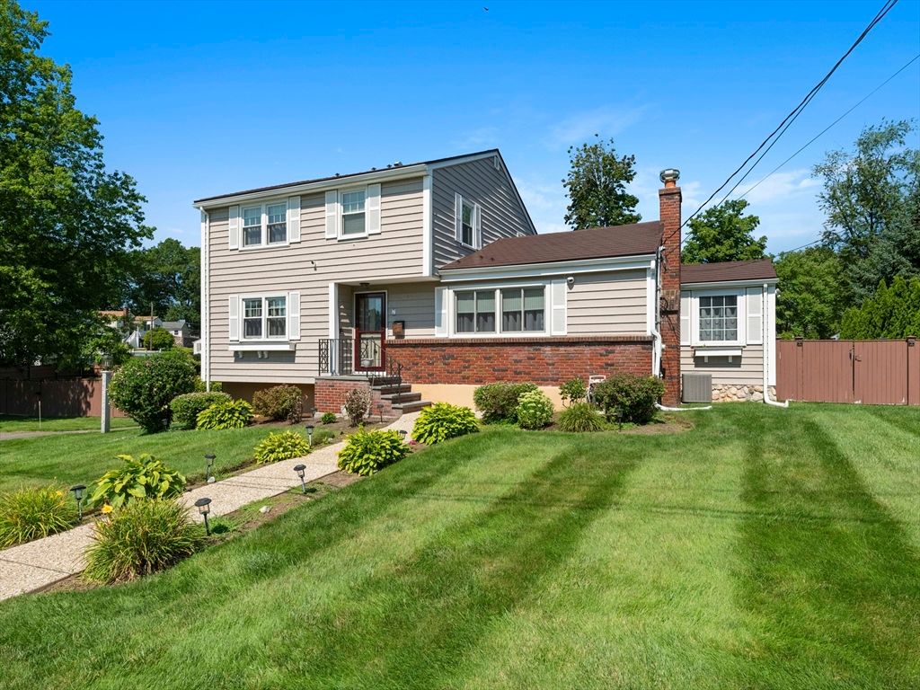 7 Fabens St, Saugus, MA 01906