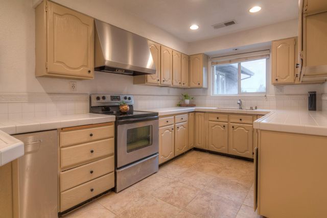 7535 Baldwin St, Valley Springs, CA 95252