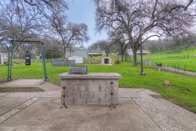 7535 Baldwin St, Valley Springs, CA 95252