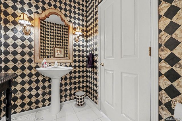 4179 Wincrest Lane, Oakland Charter Township, MI 48306