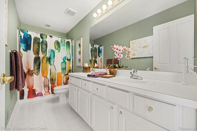 4179 Wincrest Lane, Oakland Charter Township, MI 48306