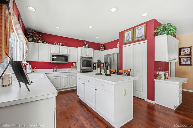 4179 Wincrest Lane, Oakland Charter Township, MI 48306