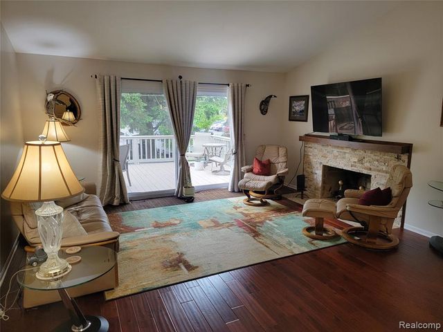 201 Sandalwood Drive, Rochester Hills, MI 48307