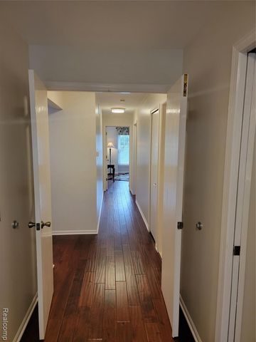 201 Sandalwood Drive, Rochester Hills, MI 48307