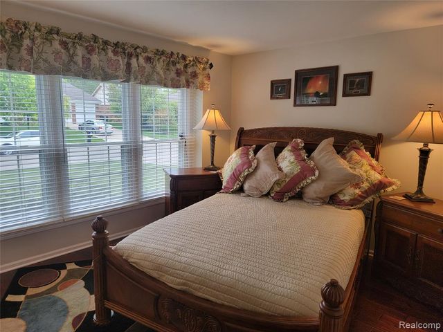 201 Sandalwood Drive, Rochester Hills, MI 48307