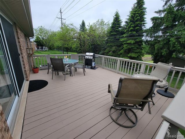 201 Sandalwood Drive, Rochester Hills, MI 48307