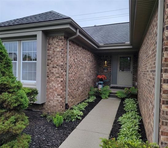 201 Sandalwood Drive, Rochester Hills, MI 48307