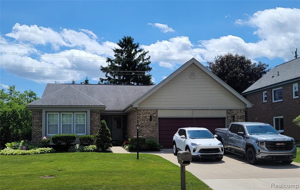 201 Sandalwood Drive, Rochester Hills, MI 48307