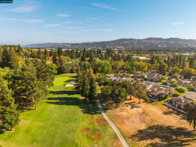 2124 Presidio Ct, Danville, CA 94526