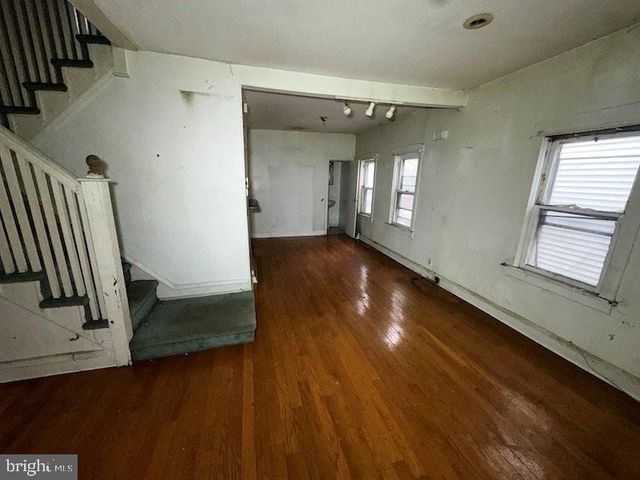 300 LINDEN AVE, Oaklyn, NJ 08107