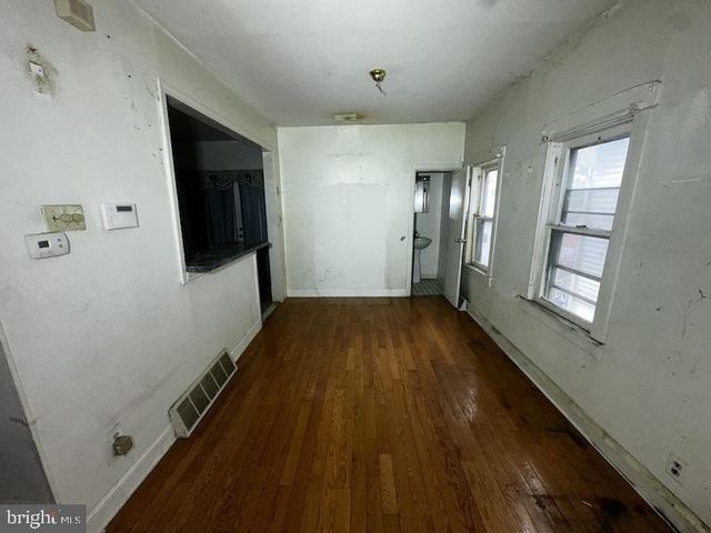 300 LINDEN AVE, Oaklyn, NJ 08107