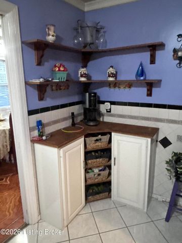 1309 Carol Jean Ct, Louisville, KY 40215