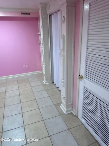 1309 Carol Jean Ct, Louisville, KY 40215