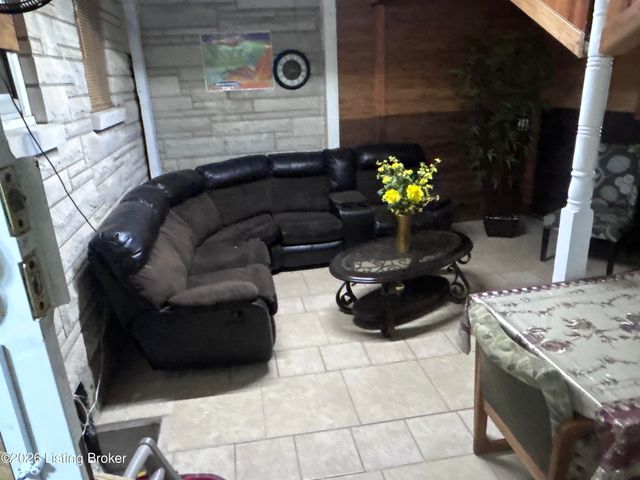 1309 Carol Jean Ct, Louisville, KY 40215