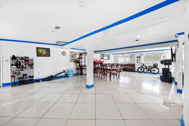 3072 E Olive Road, Pensacola, FL 32514