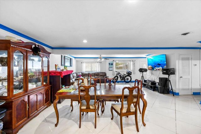 3072 E Olive Road, Pensacola, FL 32514